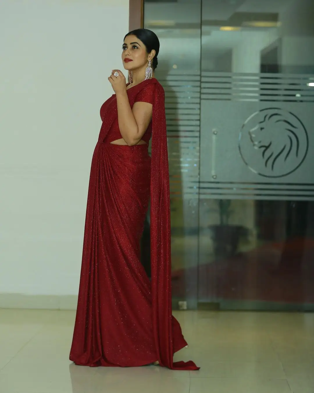 Indian Girl Shamna Kasim In Maroon Saree Blouse